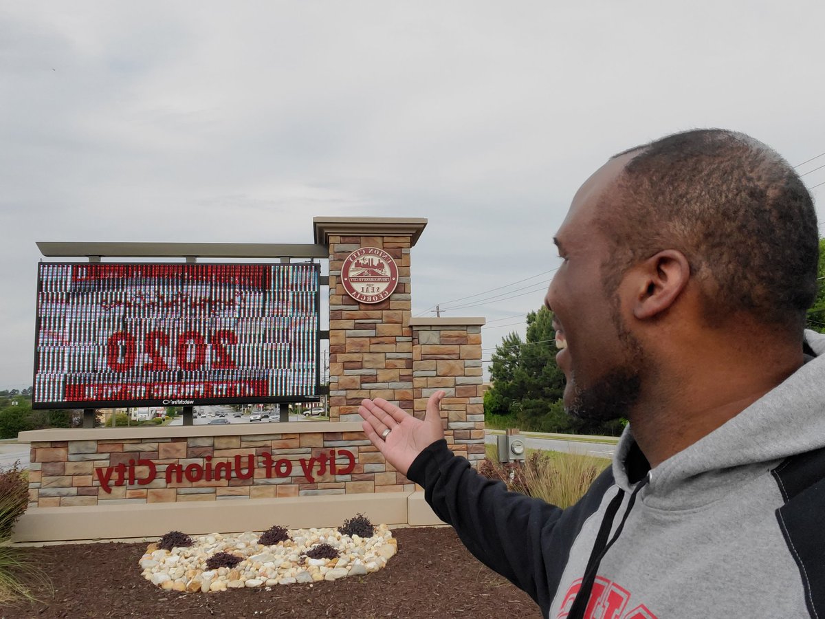 jasonjstamper's tweet photo. Shoutout to @ucmayorvince &amp; his amazing staff for honoring @Banneker_HS c/o 2020 by displaying our graduates' pics on the @UnionCityCA_Gov marquee @ the UC Gateway located @ the intersection of Jonesboro &amp; Old Jonesboro Rd. Congrats BHS c/o 2020! Go check it out! @FCSSuptLooney https://t.co/crBMAXO68v