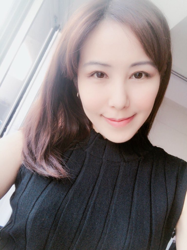 ChineseAunt's tweet photo. 重度美颜 https://t.co/aunadzznwT