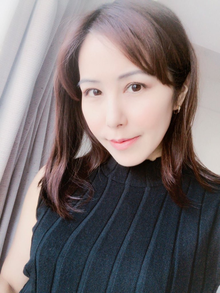 ChineseAunt's tweet photo. 重度美颜 https://t.co/aunadzznwT