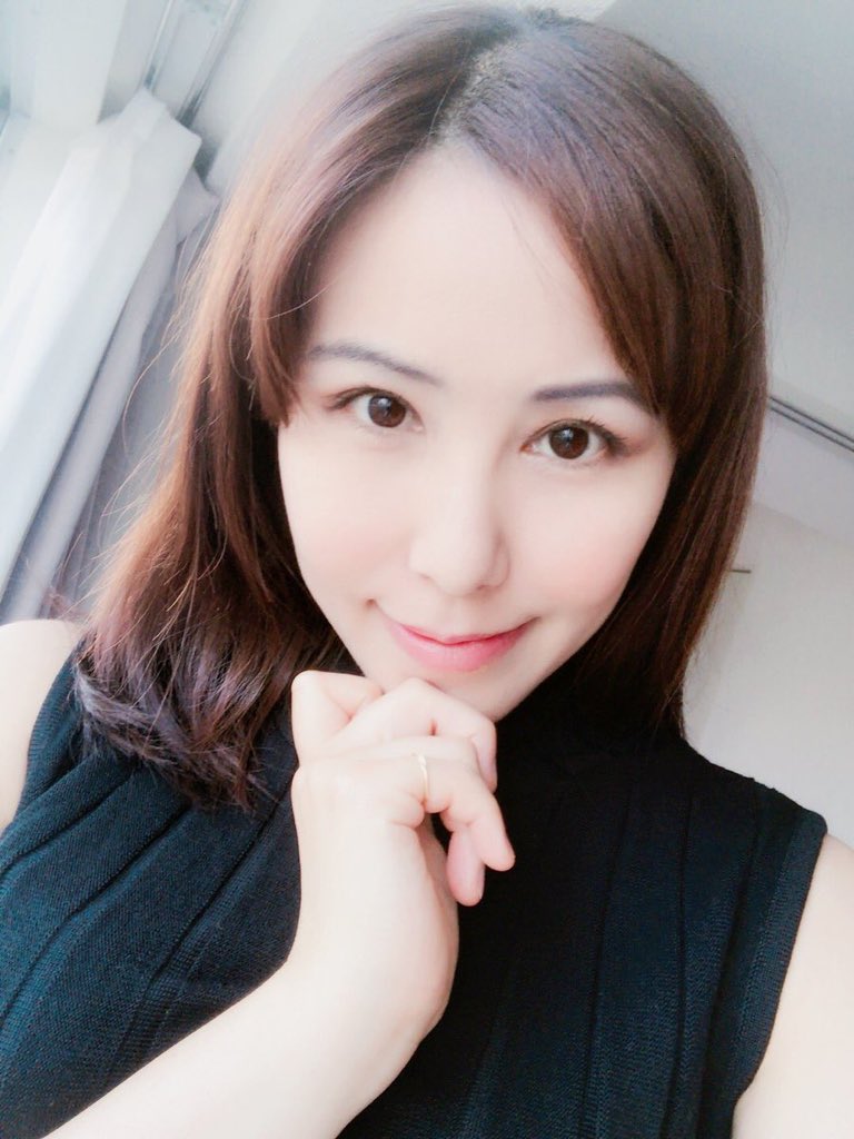 ChineseAunt's tweet photo. 重度美颜 https://t.co/aunadzznwT