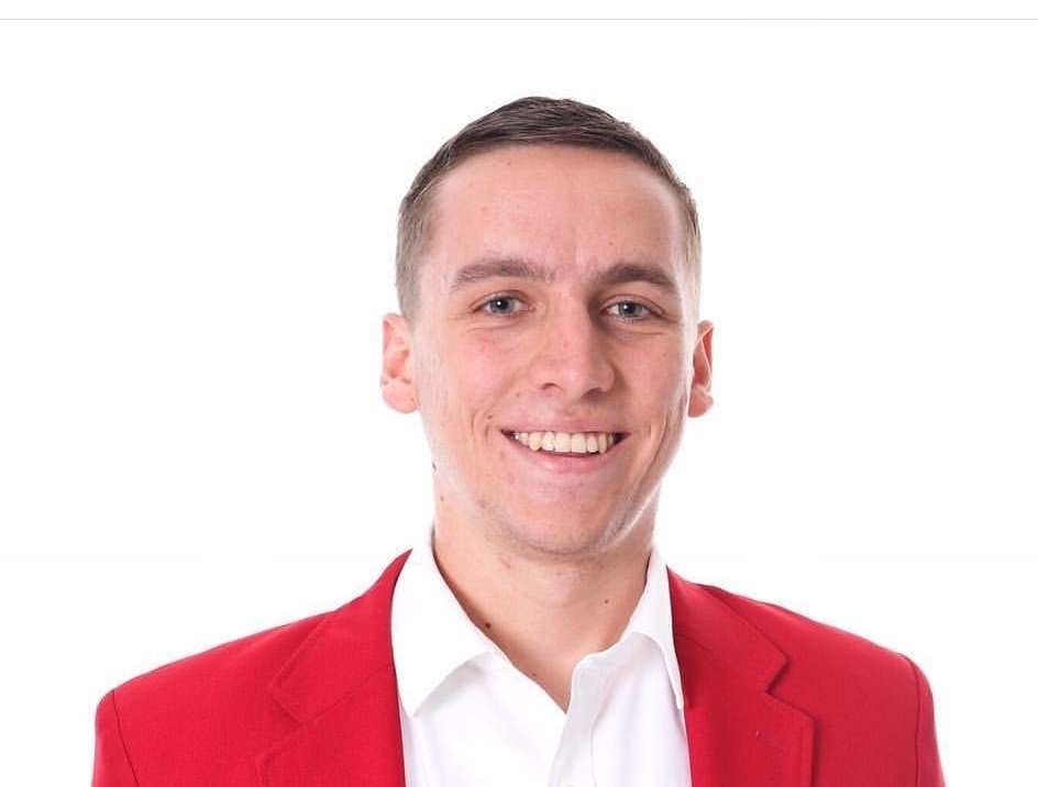 DrPickle13's tweet photo. Shout out to this college graduate. Dual major in Marketing and Digital Media Marketing w/Kelley School of Business. Proud of his work ethic in the classroom, volunteerism and leadership on campus. Figured out how to balance all of that and still enjoy the college life. Hire him. https://t.co/yjvLGq9No0