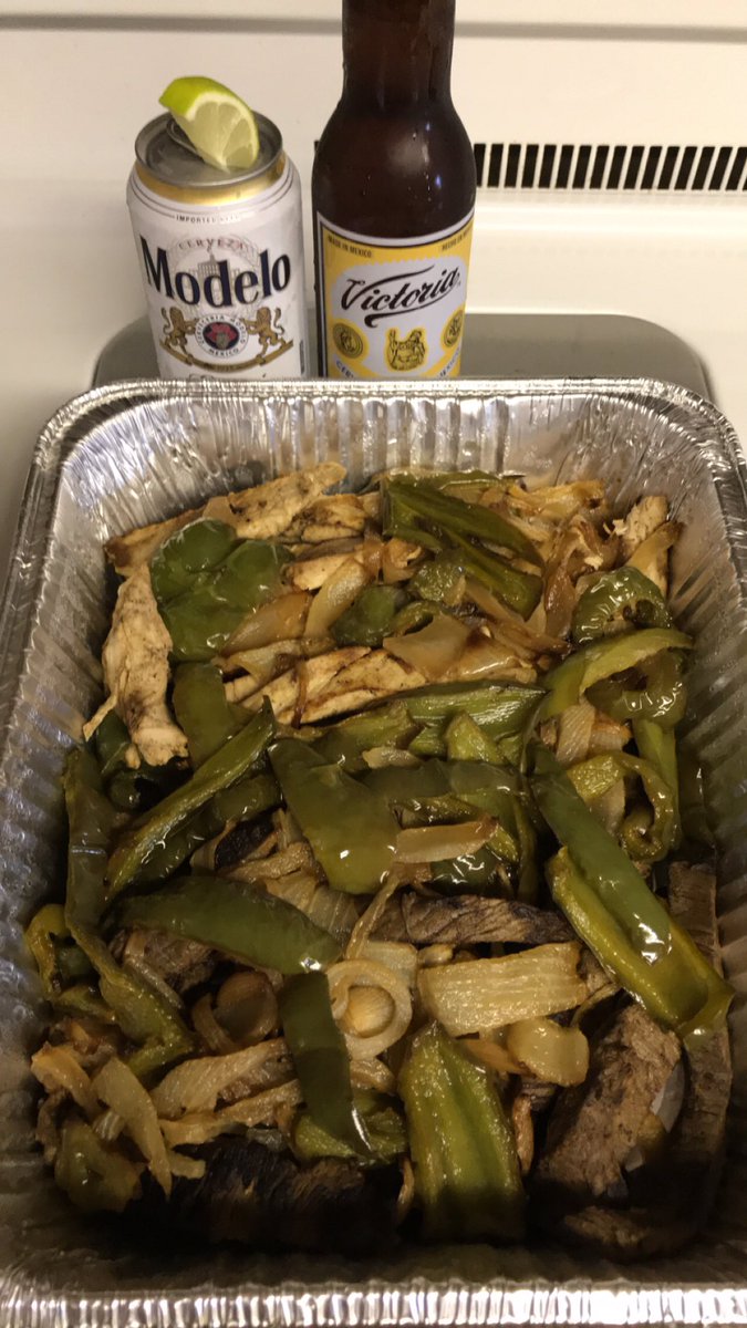 krazeekit's tweet photo. If you want the best Mexican food in #okc go see Armando at Chelino’s at the North May location or in Norman! You won’t be disappointed! #chelinos @JoseCuervo #CuervoContest #CincoToGo https://t.co/F2kFba4QAN