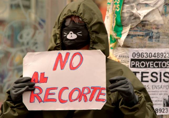 Rectores de ocho universidades de Ecuador presentaron demanda en la Corte Constitucional por reducción presupuestaria.  ► ow.ly/PoB150zxUnp