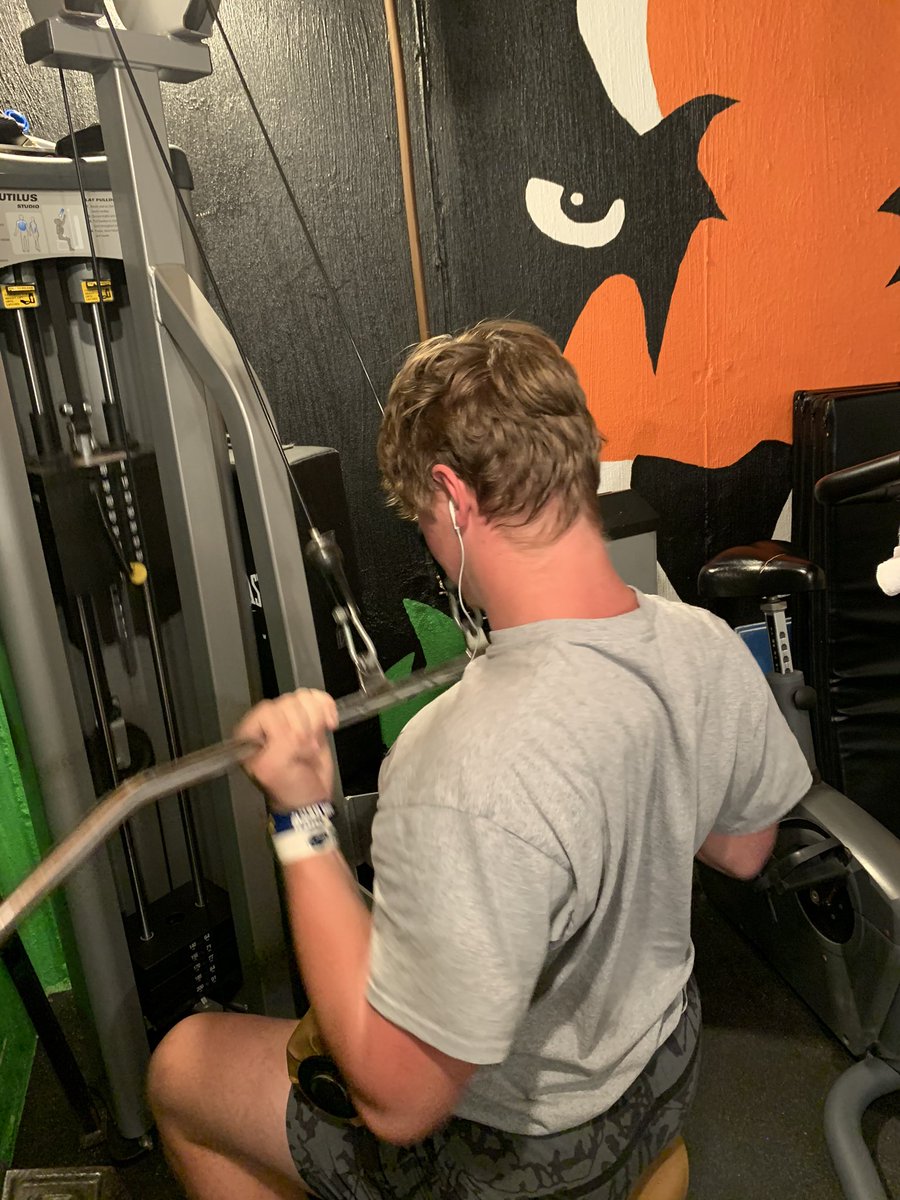 PabstNate's tweet photo. “Winning is not a sometime thing, it is an all the time thing. You don’t do things right once in a while. You do them right all the time.” (Vince Lombardi)
#KeepCrusading @MoellerFootball @MoellerStrength https://t.co/tBXTMIt3FH