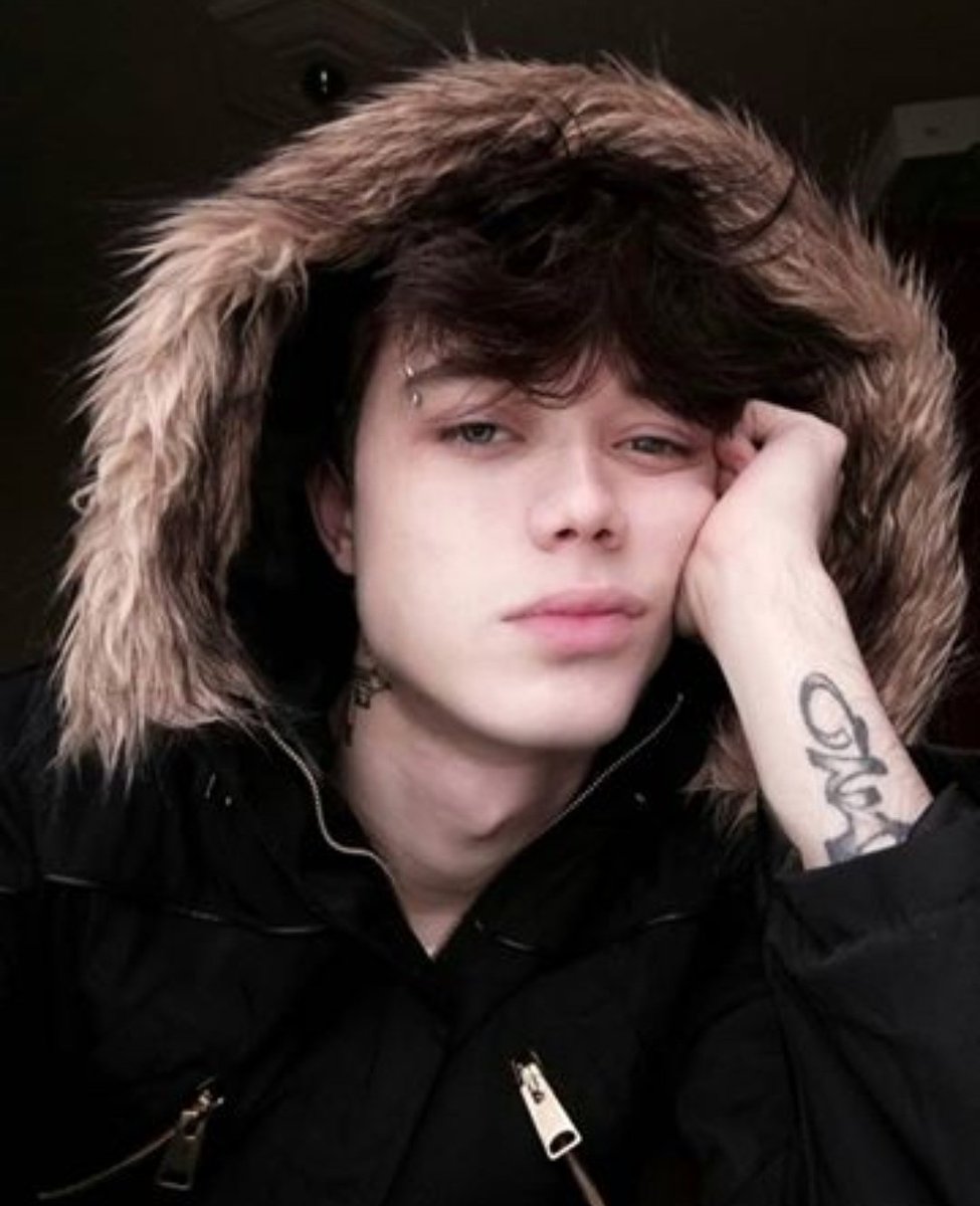 ✨ ɦօt as ɦɛʟʟ , քʊʀɛ as aռ aռɢɛʟ 

□ aʟɛx  ɢʀɛʏ  
□ ɮɨօʟօɢía , 1ɛʀ ċʊʀsօ 
□ 18 añօs 

✨sօʏ ɮօʀɖɛ , aʟɢúռ քʀօɮʟɛʍa?

□ ռօ ռʊɛʋօ ɛռ ʀօʟ 
□ ċօռ tʀaʍa

                        ♡+↻