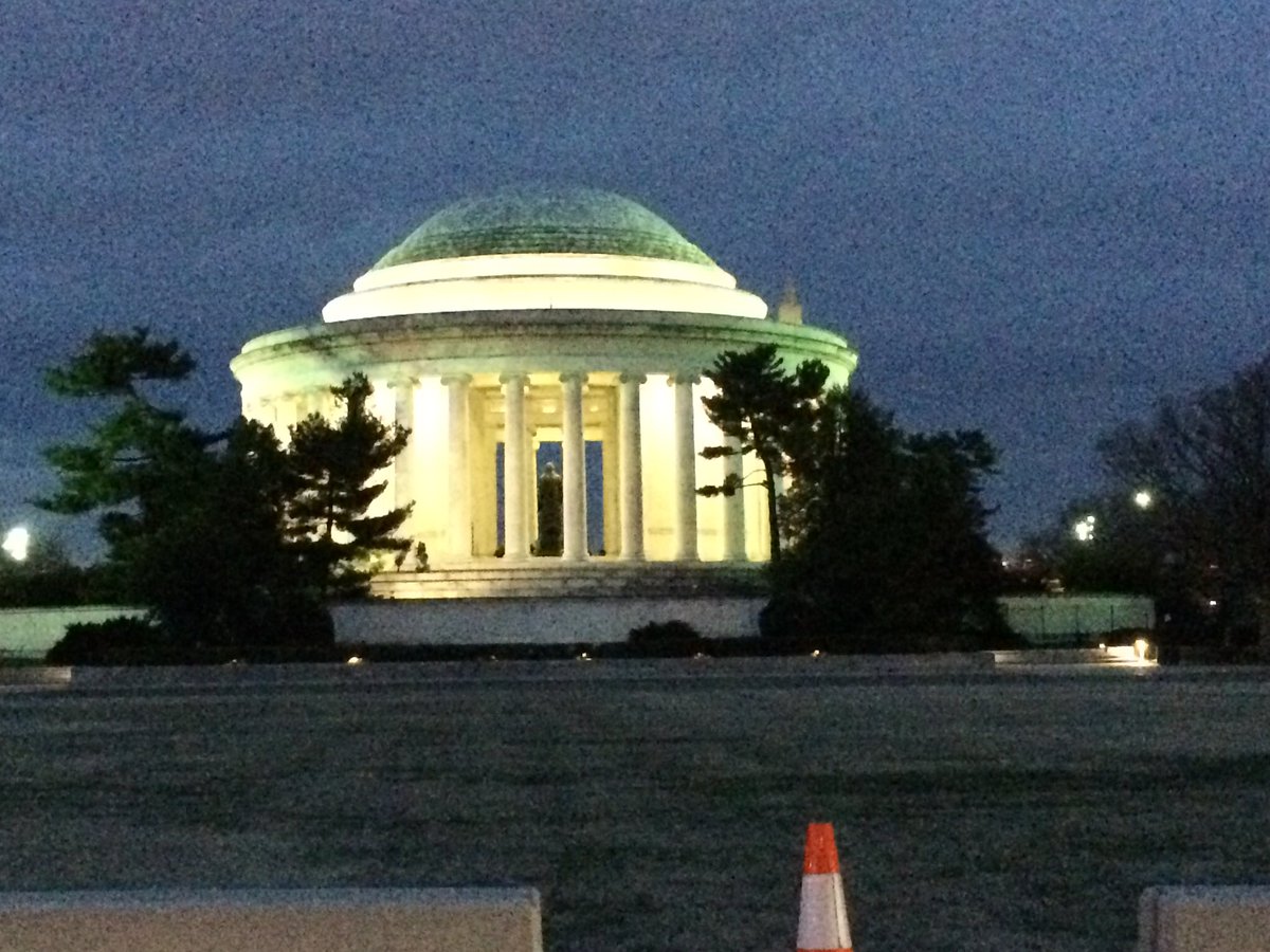 VodehnalAP's tweet photo. Tourist Tuesday!  Touring in Washington DC last spring!  @BuffettMagnet @howe2teach @HistoryTeacherG https://t.co/GZi43X3d8b