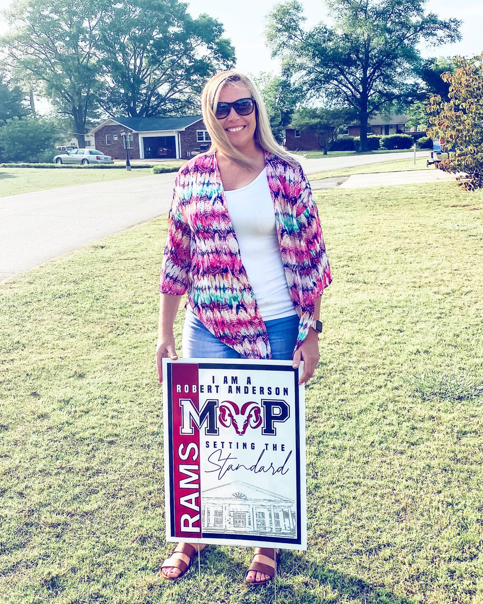 mindovermiddle's tweet photo. @RAMiddle_RAMS family is the best! Thank you to our admin for our signs, the book, and appreciation! I love my RAMS! ❤️🖤❤️🖤 @AndersonFive  #ramsinspire https://t.co/fQ6ldcNe1D