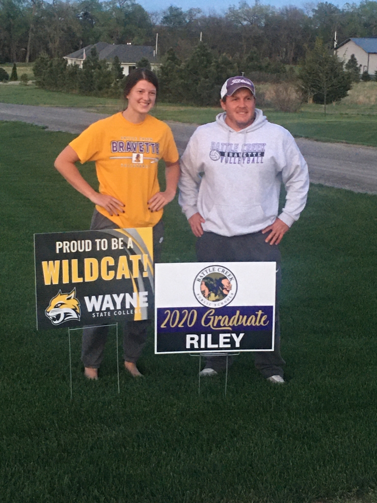BCBraves's tweet photo. We found Riley, who also got her WSC sign today!  Hands on the hips is the only way to take a photo 😀 https://t.co/SpgBYf2XOj