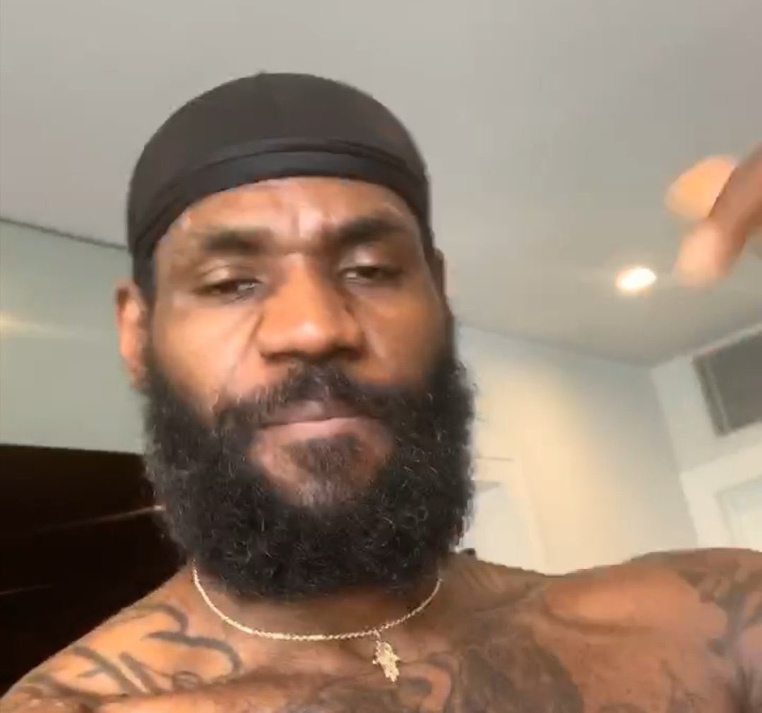 MickstapeShow's tweet photo. What the kinda tacos is Bron eating??? https://t.co/NeSugfF1v8