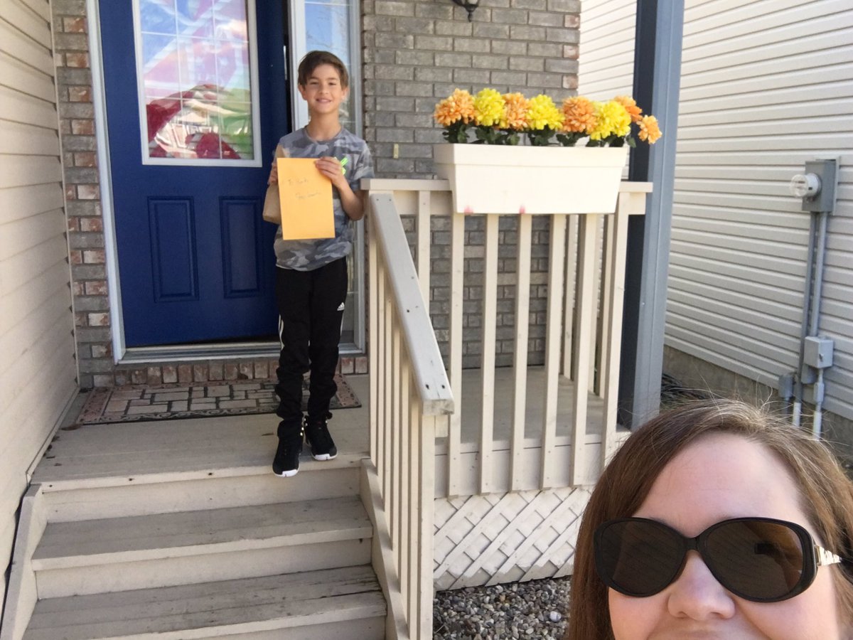 JackieComartin's tweet image. Seed Planting Packages were delivered today. The sun was shining, my students were happy and full of smiles and I got away from a computer screen! @St_JohnXXIII #gr4science #ablearningathome