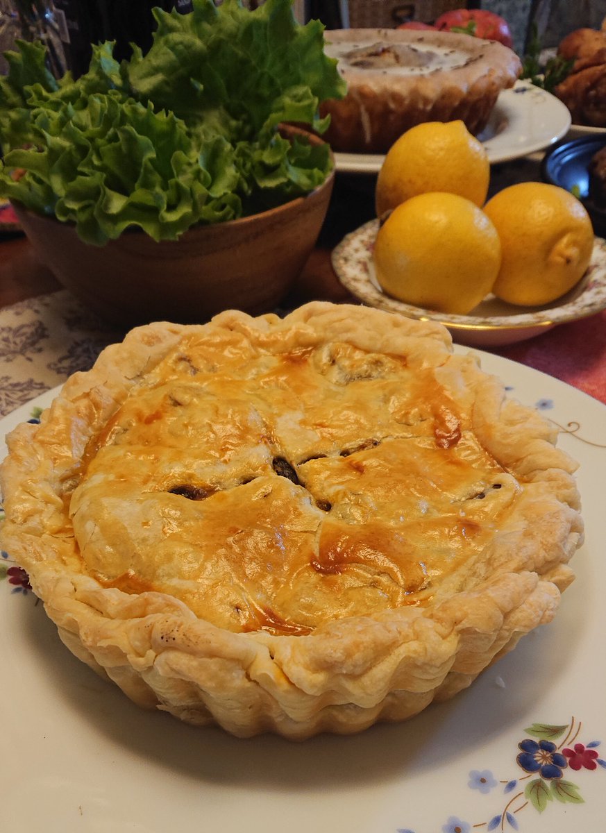 いつもの総代 ステーキ キドニーパイでこざる 黒ビールで煮込みました 総代ごはん