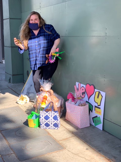 Stbrendansf's tweet photo. Teacher Appreciation Drive By from First Grade for Ms. Toomey🙌🏾❤️ Thank You SBS https://t.co/bLp1MeupMa