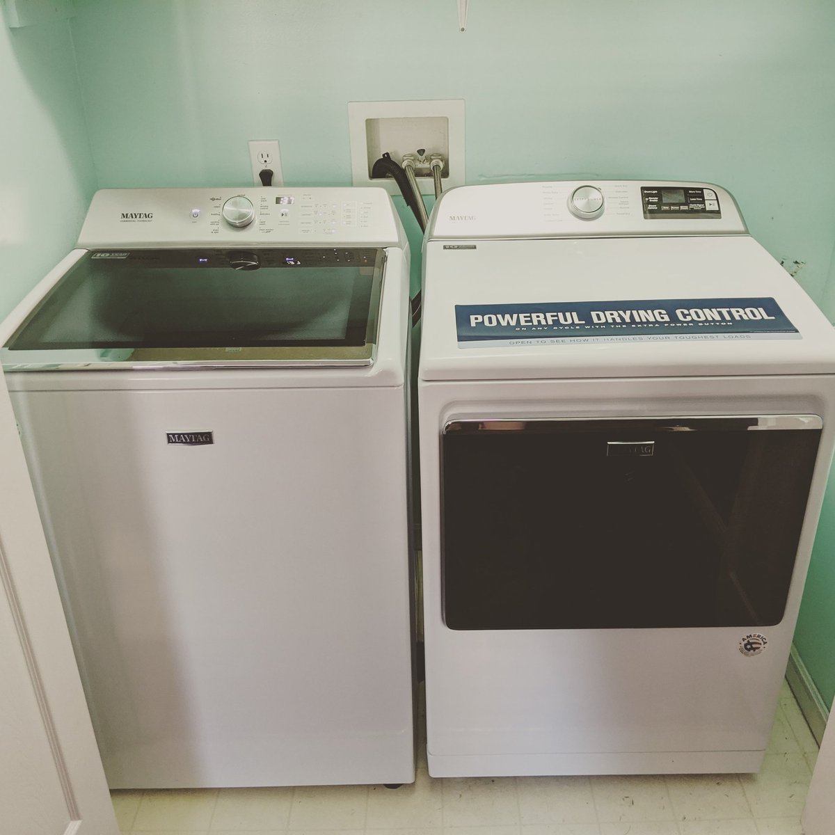ORJocee's tweet photo. Why, hello there beautifuls. Wanna go for a spin? #newunit #maytag https://t.co/xCf7kr0GmV