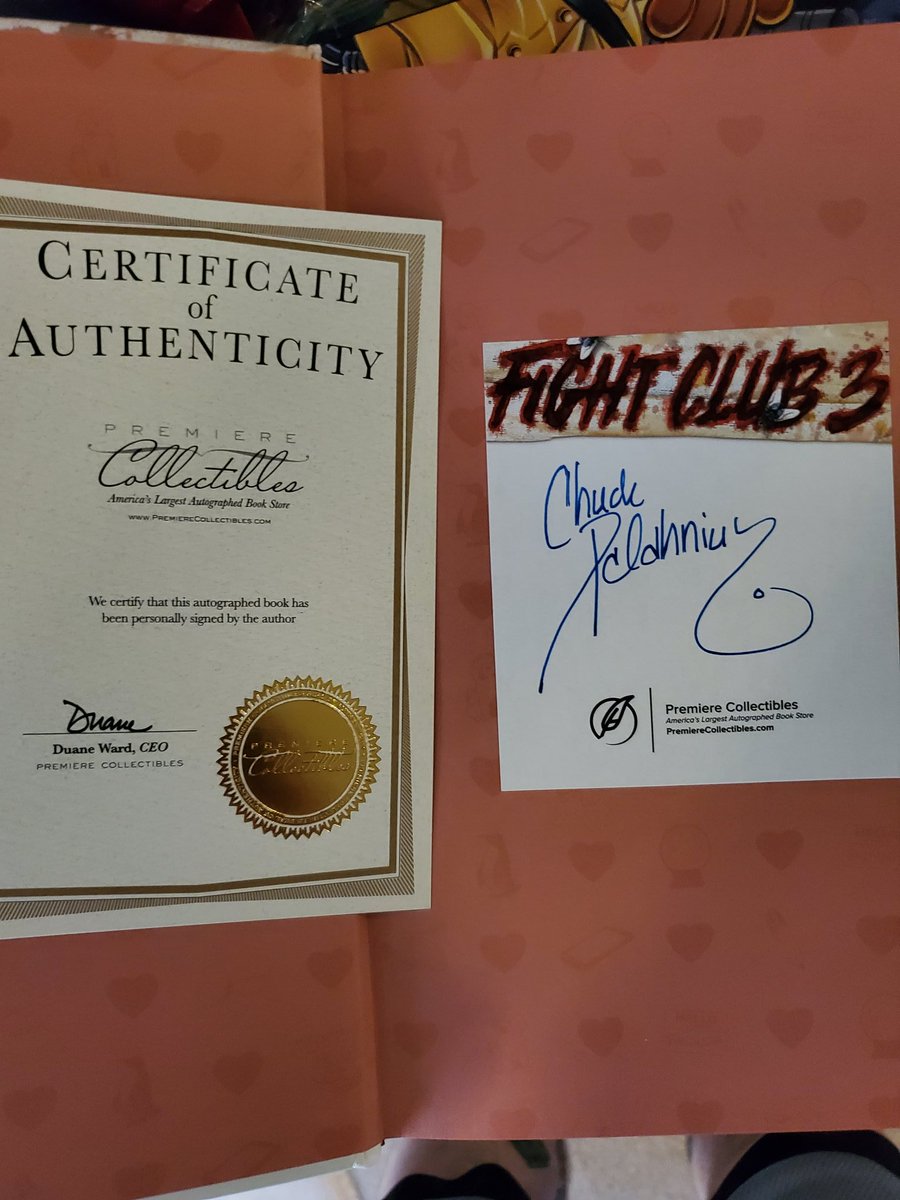 thenightnerd's tweet photo. Got these in the mail today! Can't wait to read through them! Thanks to @IDWPublishing @chris_ryall @DarkHorseComics @chuckpalahniuk @joe_hill for the amazing stuff! #lockeandkey #fightclub3 #comics #comicbooks #nerd https://t.co/svo46I7xh3