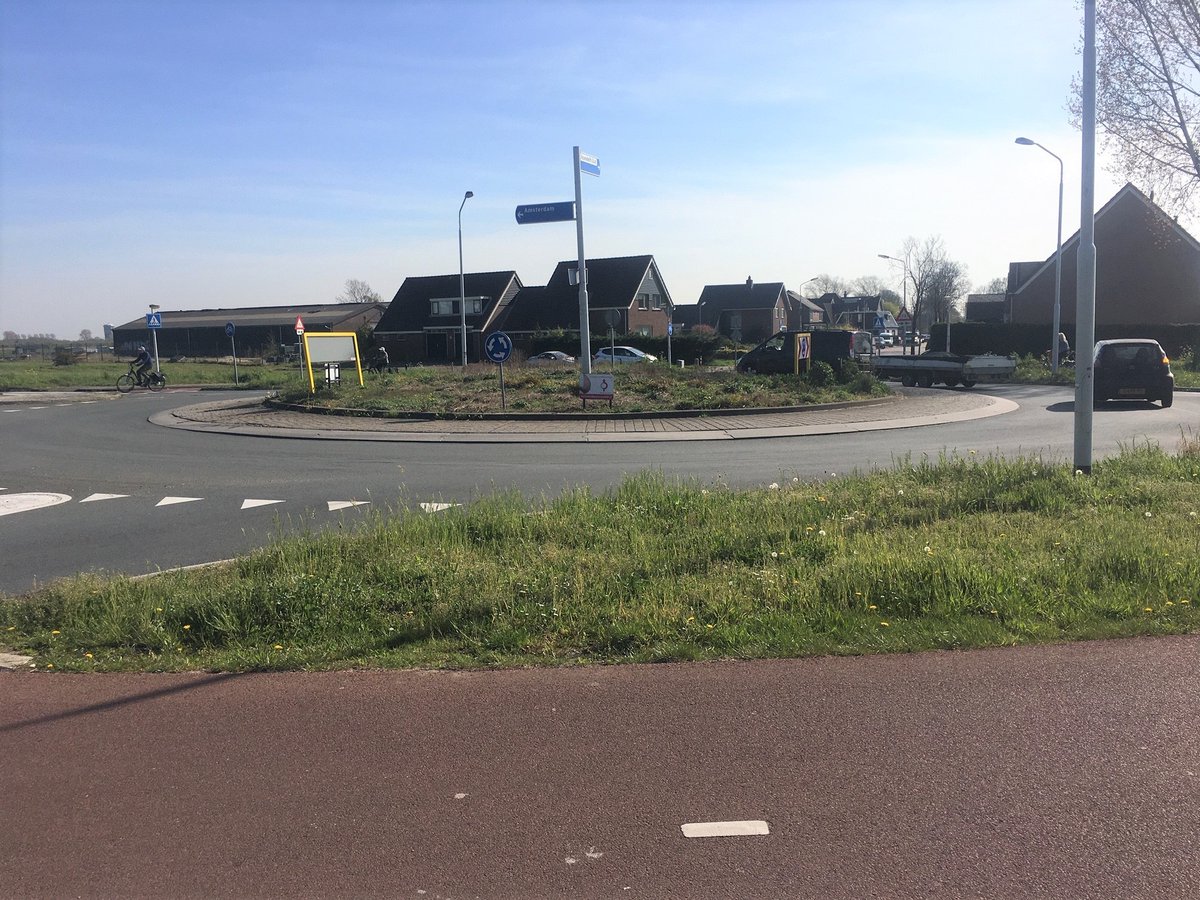 Let op! Werk aan de weg. 🚧 De komende twee weken werken we aan rotondes en kruisingen in #Assendelft. Maar ook op bijvoorbeeld de J.J. Allanstraat in #Westzaan gaan we hard aan de slag. Houd dus rekening met #omleidingen als u toch de deur uitgaat → bit.ly/3dbCNoD