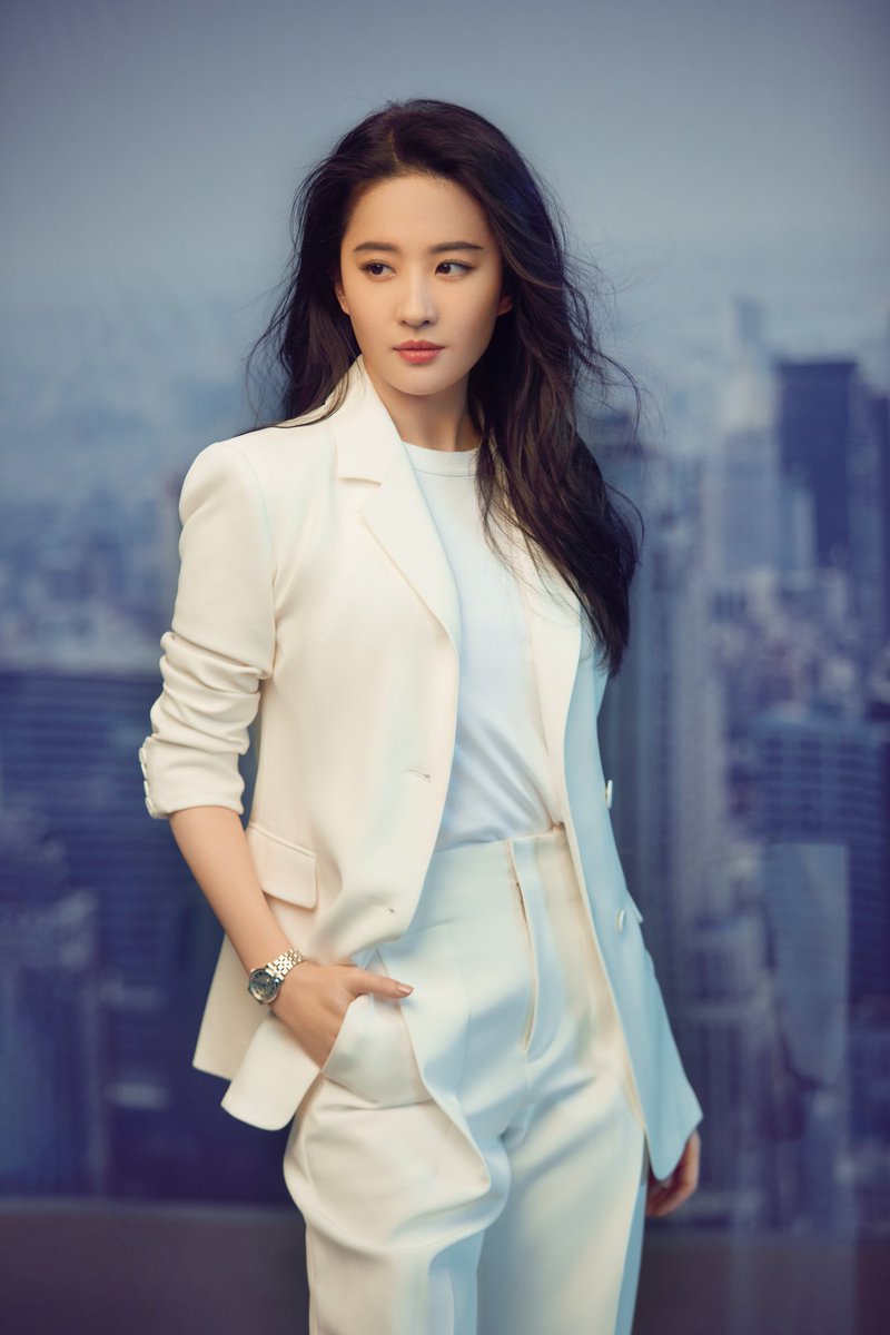 crystal00593806's tweet photo. 我爱这个造型 #Mulan #liuyifei #SupportMulan #花木兰 #花木蘭 #ムーラン #jewelery #jewellery #jewels #StandbyCC #SupportLiuYifei #CrystalLiu #유역비 #劉亦菲 #刘亦菲 #LưuDiệcPhi #ЛюИфэй #หลิวอี้เฟย #リウ・イーフェイ #Chaumet #ChaumetAmbassador #Armani #Tissot https://t.co/vQLemYKz7n