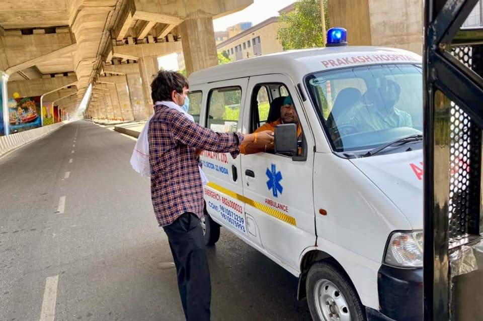 challengersgut's tweet photo. Challengers Group COVID-19 #Relief_Work !!
Packed food was distributed to the #workers, the #needy and the #people who resides on #footpaths. We went to these people in different areas and helped them by providing them #food.
#करुणा_की_रसोई
#FeedTheNeedy
45वें दिन #लॉकडाउन https://t.co/Q8DAvIkN4u