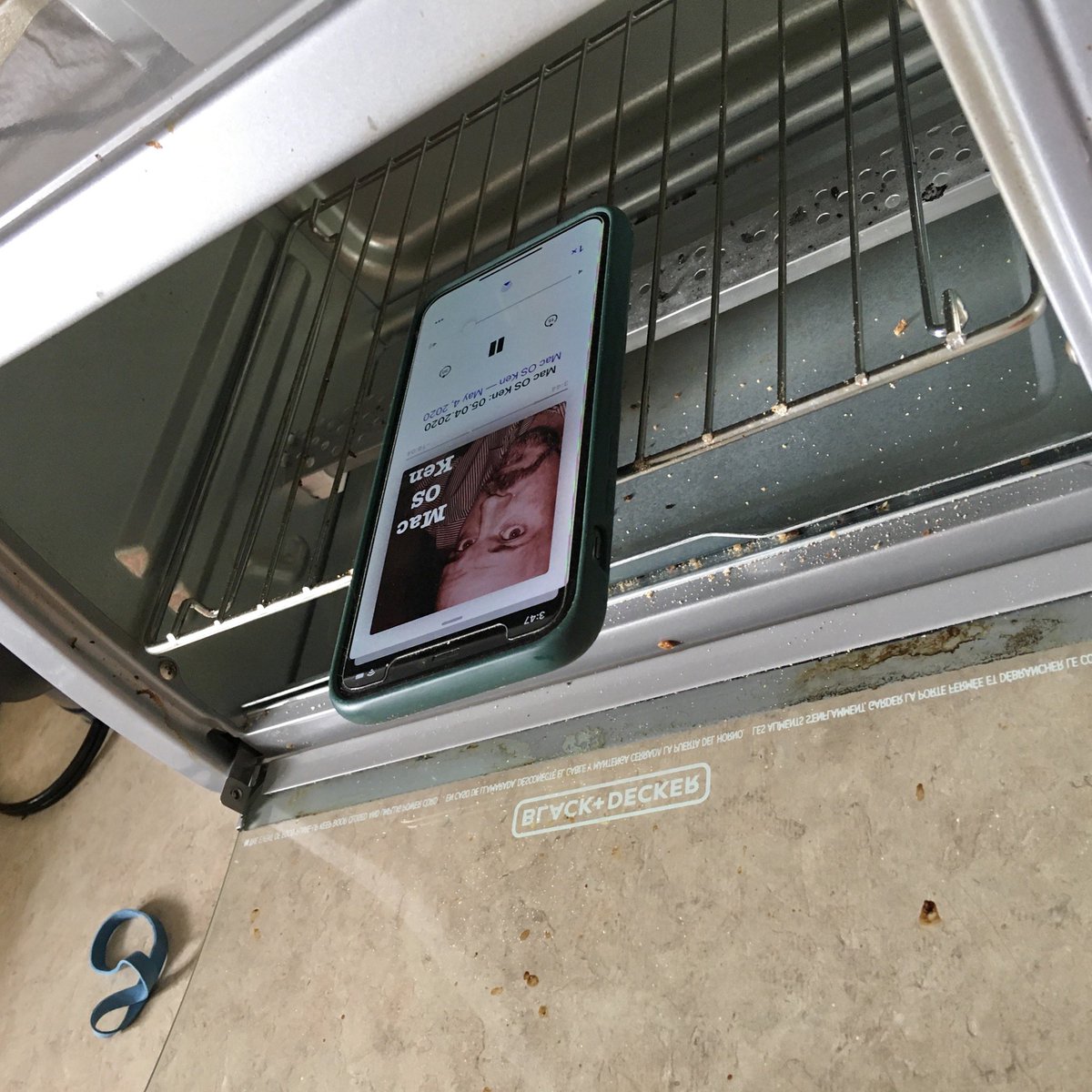 When I’m working around the kitchen and listening to podcasts, I like to use the toaster oven as an iPhone amplifier. It’s not good for music, but decent for human voices, in a pinch. 
#amplification #iphone #echochamber #acoustics <a href="/macosken/">Ken Ray</a>