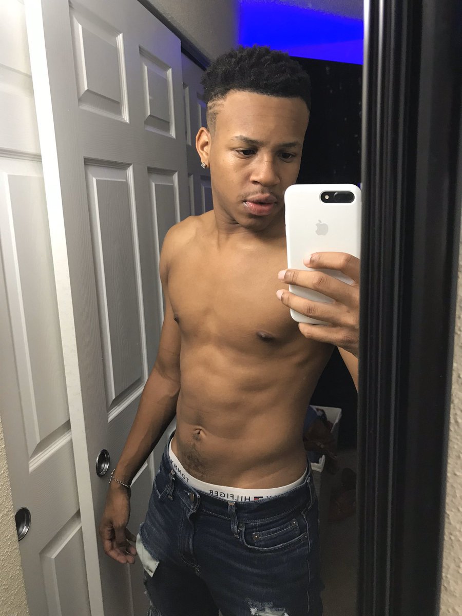 tmack_guinn's tweet photo. Can outside open back up😭🤯 https://t.co/myfa8AdUPL
