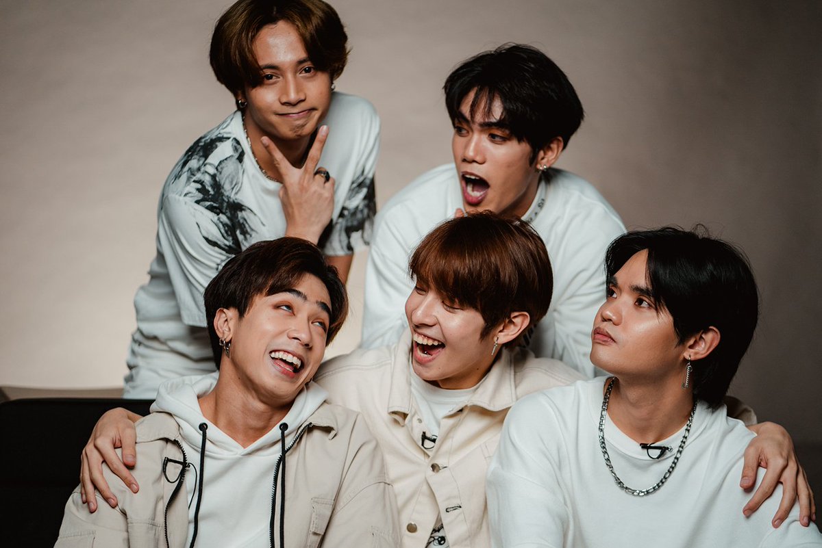 группа b s. группа the b-52s. The-b-52s синди уилсон. группа b s. The b-52's.