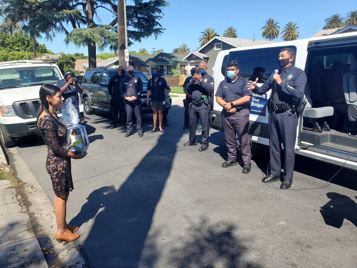 LAPDSouthBureau's tweet photo. Last week we caught our Deputy Chief @LAPDReginaScott out with @LAPD_Southwest and #BuildingBlueBridges making proms come true; today, we caught Commander @LabradaAl bringing smiles to those that matter most #CommunityFirst. #StayAtHomeSaveLives https://t.co/hUOEh1eW8O
