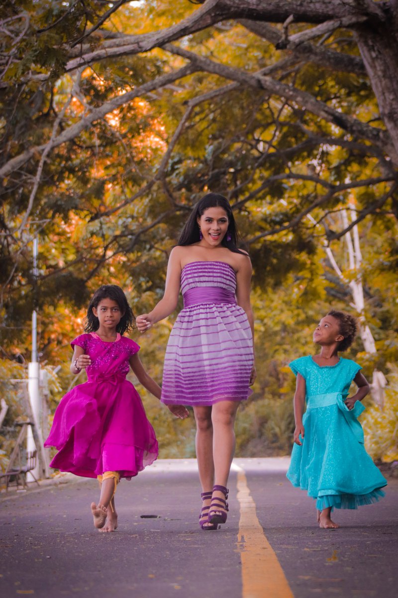 arturomeraec's tweet photo. No hay mayor felicidad la que se comparte rompiendo las barreras sociales...
.
#mishellzam99 💝, #Dayana 🌻 y #Josselin🌺. 
.
#photography #portraitchildren #canonecuador #momentphoto #hapiness #smilechild #hbtoyou
.
.
Ph: @alovakno  📸 https://t.co/vjVm5TEQoE