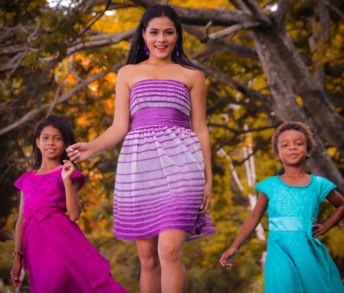 arturomeraec's tweet photo. No hay mayor felicidad la que se comparte rompiendo las barreras sociales...
.
#mishellzam99 💝, #Dayana 🌻 y #Josselin🌺. 
.
#photography #portraitchildren #canonecuador #momentphoto #hapiness #smilechild #hbtoyou
.
.
Ph: @alovakno  📸 https://t.co/vjVm5TEQoE