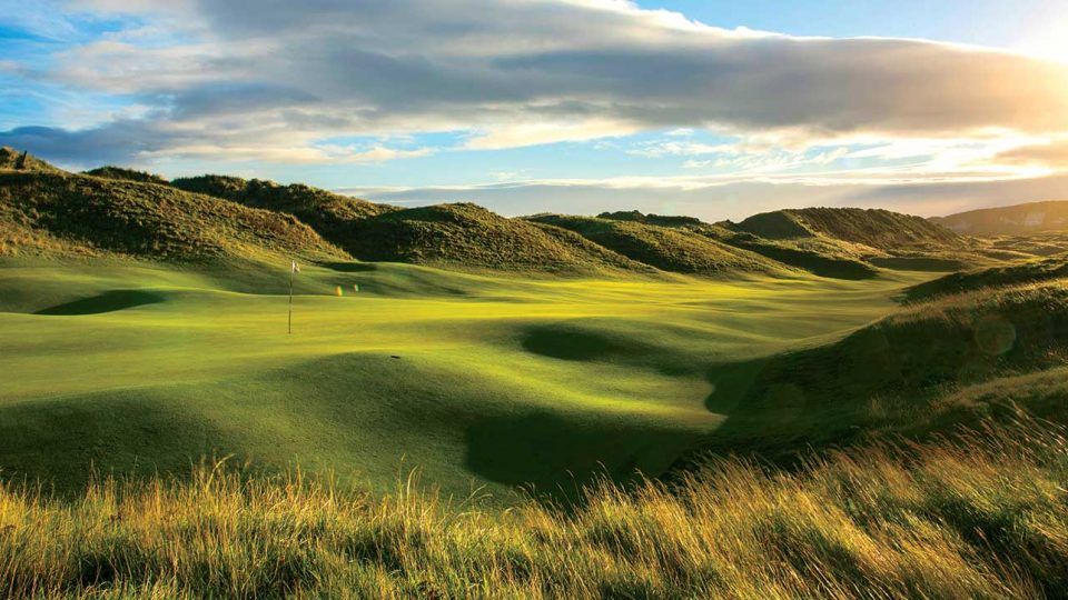 Did you know Ireland is home to 30% of the links golf courses in the world? ⛳️ We picked out our top 10 favourites here... buff.ly/37qLmsg #golflife #golfvacation