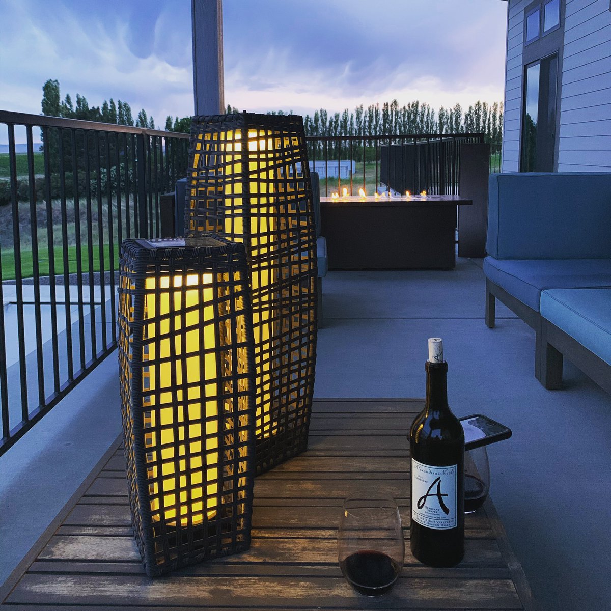 gordonwines's tweet photo. #HappyHourAtHome is a late start tonight, but we couldn’t let it pass without mentioning how lovely this @ancwine ‘16 Carmenere is! Pairs w/ the stormy clouds and fire. Cheers!

#alexandrianicolecellars #carmenere #wawine #gordonwines #estategrown #siplocal #sipglocal https://t.co/DESOXp0F6e