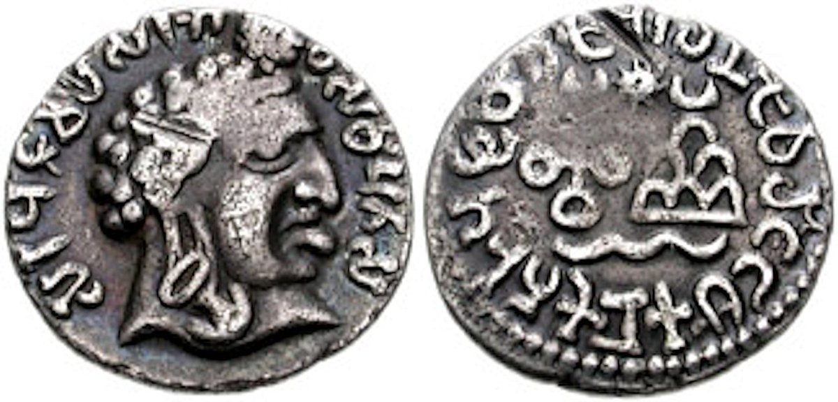 ItihaasaLive's tweet photo. They were the first Indian kings to have their faces marked in coins like the Greeks. They also traded actively with the Greeks and Romans from their ports Kalyana and Sopara, near modern Mumbai - AHSI
Image - Coins of V.Pulamavi(Wiki)#womanpower #History #Mumbai #Kalyan (2/2) https://t.co/svPX7nVW6M