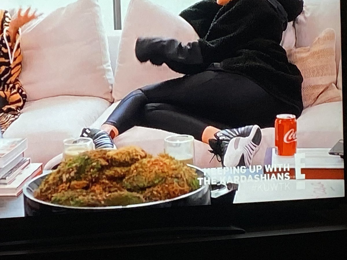 datguyshanmac's tweet image. .@khloekardashian Can you please tell me where you got those Jordan 12’s? Did you get them years ago or recently? And if recently can you tell me where I could get some Men’s 10.5? They’re are my all time favorite shoe!!!