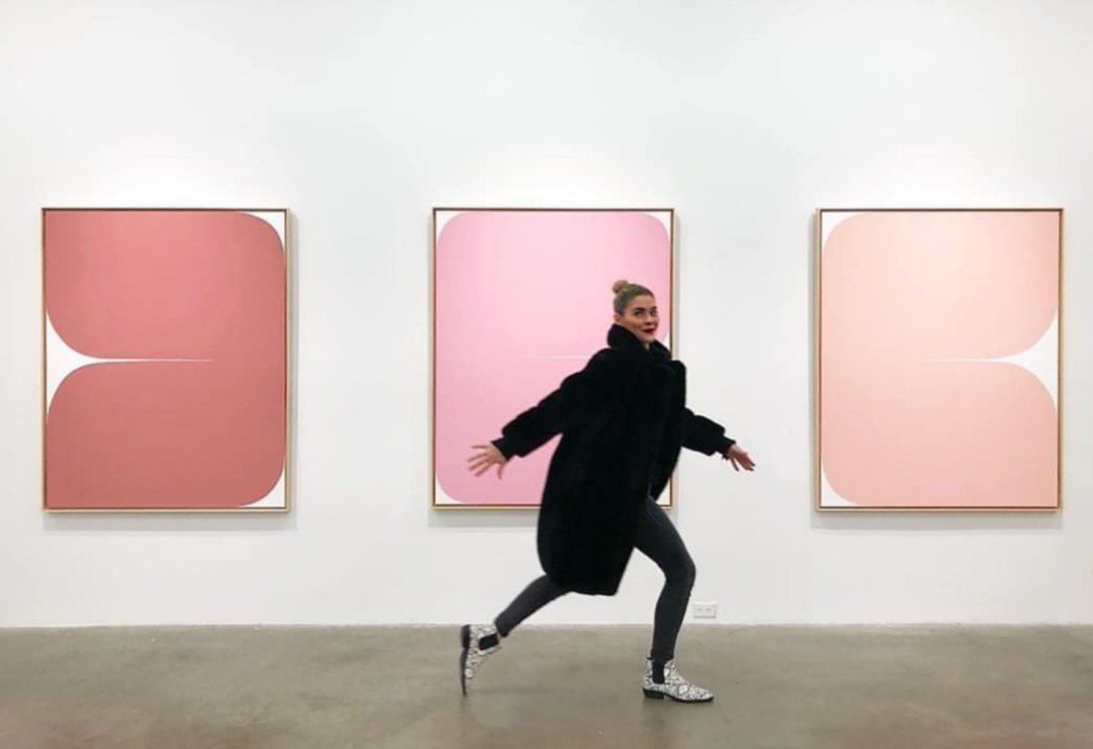 WinstonWachter's tweet photo. Seattle: #runningtowardsummer #springpink #saragenn #winstonwachterseattle #newwork https://t.co/Ehz7E0ISXr
