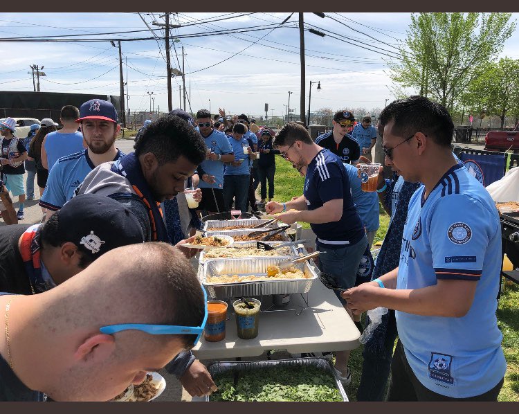 E_Ortega18's tweet photo. Since it’s 5 de Mayo, here’s a little throwback to one of the most epic tailgates ever! 5 de Mayo, Hudson River Derby Away Day Taco Tailgate back in 2018. @ThirdRailSC @ThirdRailNJ #CincodeMayo #Tailgates #Awaydays #NYCFC #ThirdRailSC #TRNJ https://t.co/BOAYArXCB6