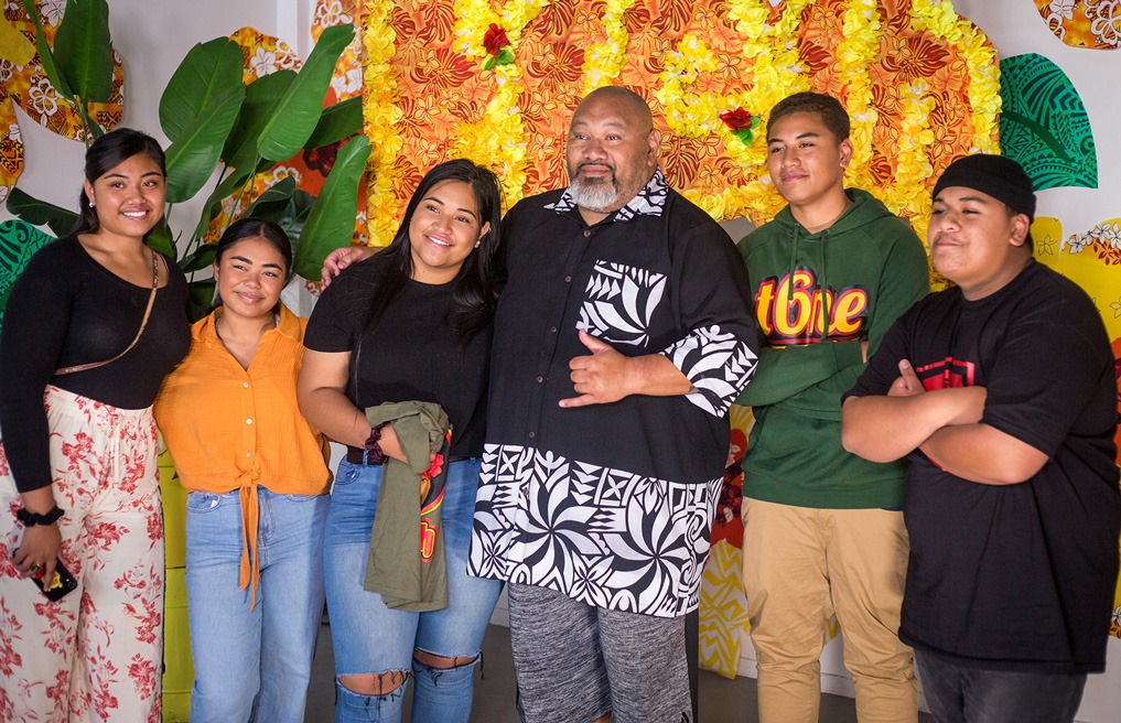 FreshTV2's tweet photo. . @TONE6Music come out to PLAY!
It's girls vs boys in this weeks episode of your fave Pacific Game Show - 'How Fresh Are You' hosted by Tofiga Fepulea'i
#Tone6 https://t.co/ceIjde3YoI