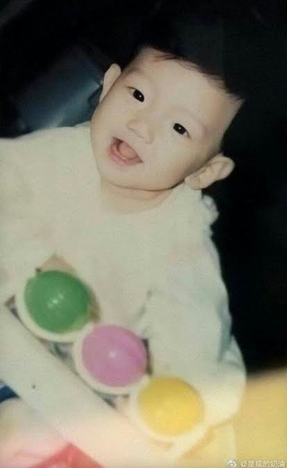 wingkinov's tweet photo. #HappyBaekhyunDay
#HappyKyoongDay
#HappyBirthdayBaekhyun 
@B_hundred_Hyun 
@weareoneEXO 
🎂🎂🎂🎂🎂
🎁🎁🎁🎁🎁
🎉🎉🎉🎉🎉 https://t.co/9LxZGAxnYI