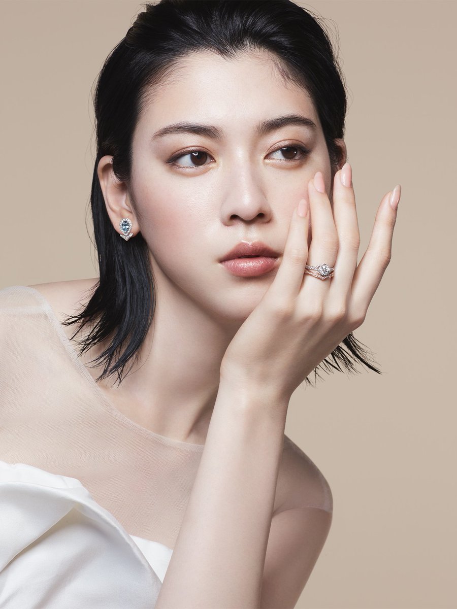 働く愛 三吉彩花最高に可愛いし ショーメの指輪も可愛い