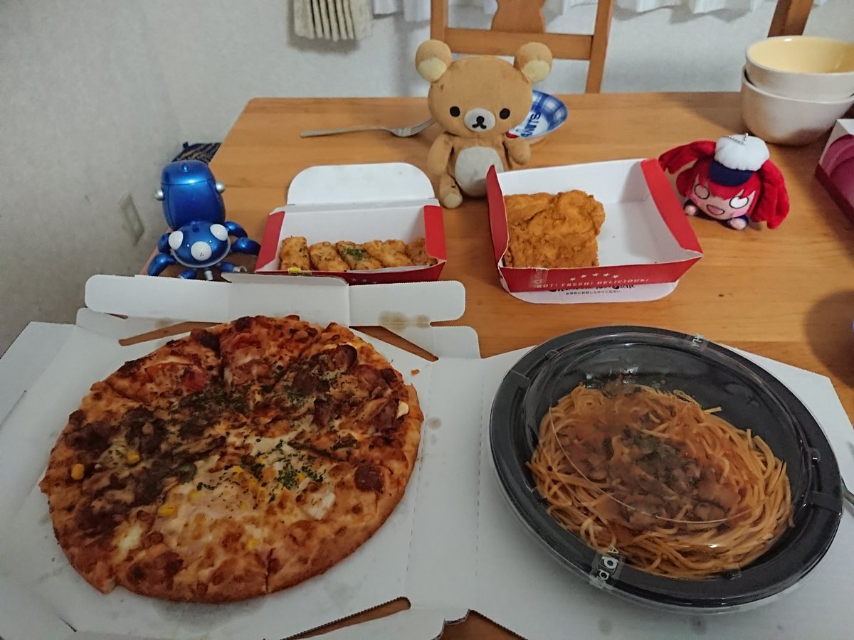 緑の快速 チーバチホー こんにちは 今日のランチは デリバリー ピザ デリバリーピザ イタダキマース O ピザーラ の 炭火焼き ビーフの 欲張りクォーター です リラックマ タチコマ 黒澤ルビィ ぬい撮り写真部 自宅本部 ぬいぐるみ撮り隊