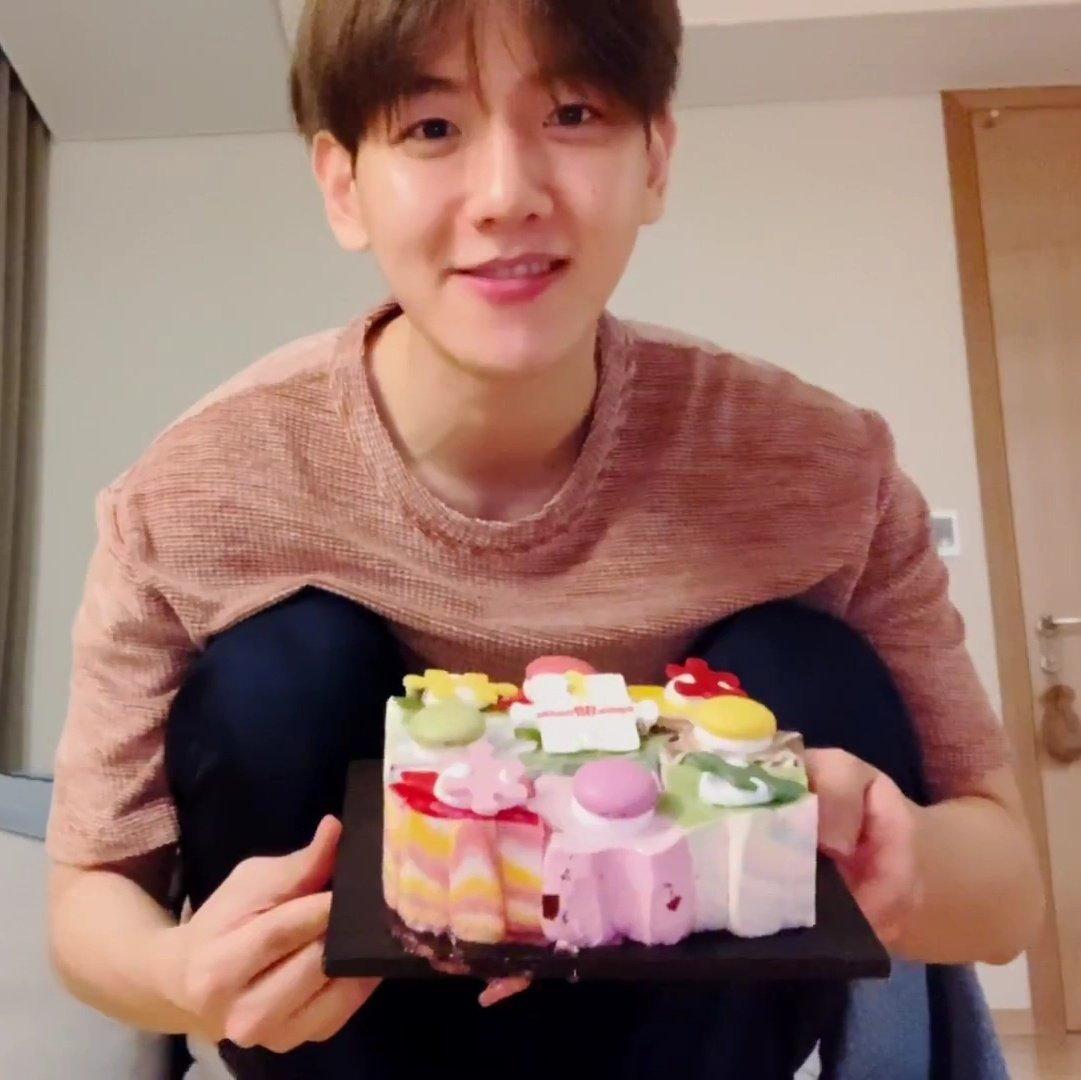 ntniaa's tweet photo. I can't believe he is turning 29 today!!! Happy birthday uri @B_hundred_Hyun stay healthy and happy!!❤❤❤❤❤❤
#HappyBaekhyunDay #GeniusBaekhyunDay #HappyBirthdayBaekhyun https://t.co/GwZMUhUjM4