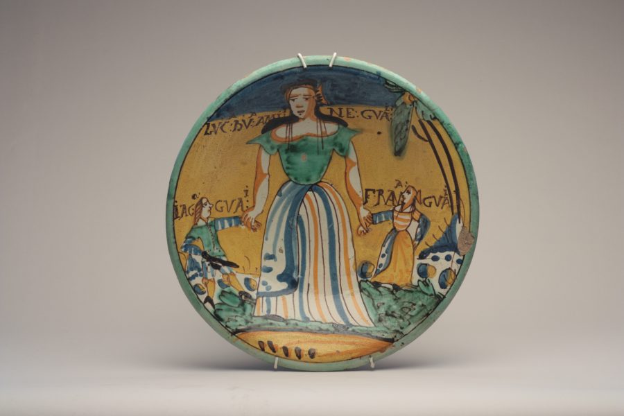 Il blog del Museo #collezionemontelupo
PREGO, IN POSA! Un "arlecchino" montelupino stimola un'interessante suggestione: il ritratto familiare è opera dello stesso marito e padre decoratore?
museomontelupo.it/2020/05/05/pre…