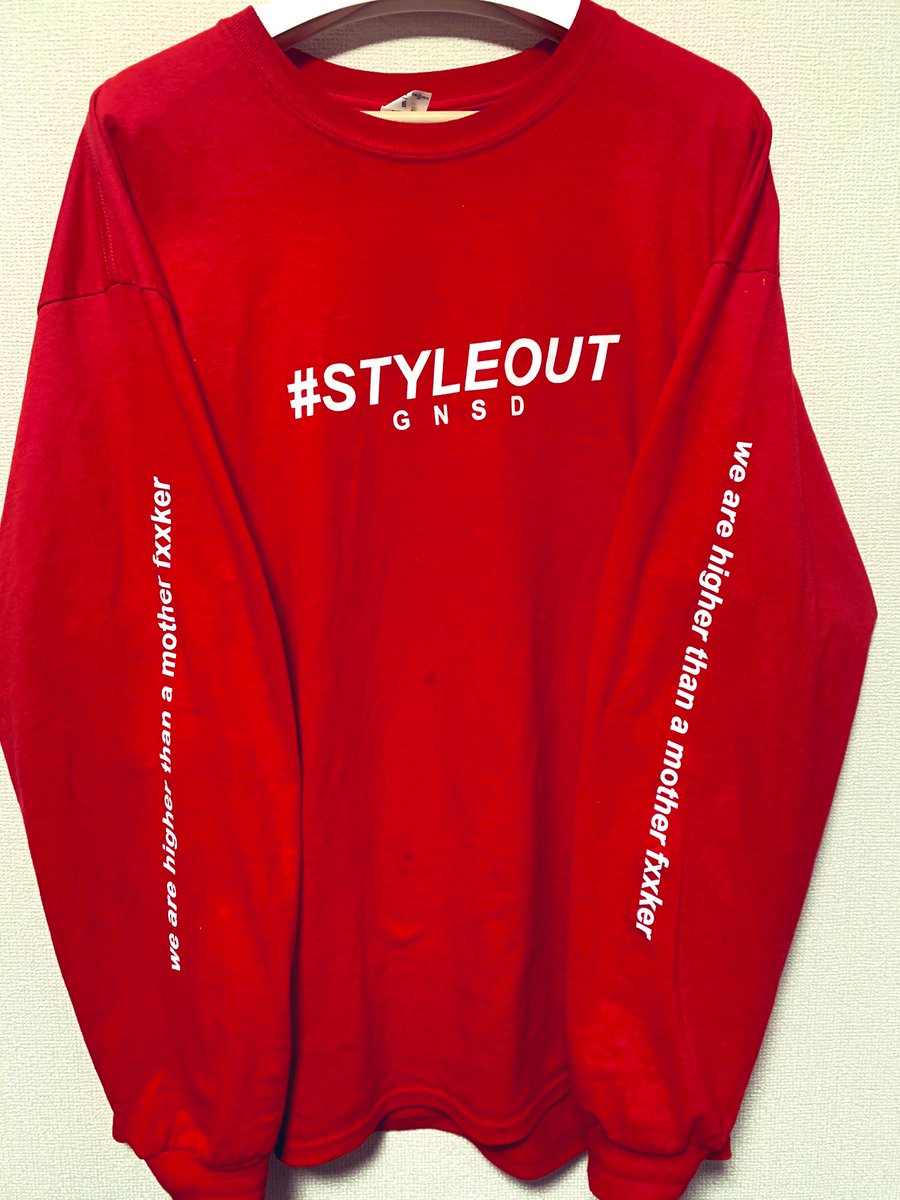 HILO_GNSD's tweet photo. うーん、やっぱりこの配色カッコいい。
#STYLEOUT シリーズの中でも1番好きです。
あまり気付かれないんですが、袖はNicki MinajのStarshipsに出てくる一節。
「私達はマザーファッカーよりハイになってるわ」って最高過ぎる。 https://t.co/UByLzrG6AV