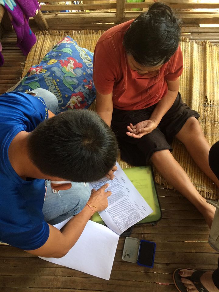 dswdfo10's tweet photo. Nanay Margarita Rebuta from Lantapan, Bukidnon is very thankful for the P6,000.00 emergency subsidy under the SAP from the national government brought by the composite team of DSWD and MSWDO. Photo and story by MAT of Lantapan
#DSWDKalingaAtPagmamahal
@dswdserves https://t.co/8CkppeLbKJ