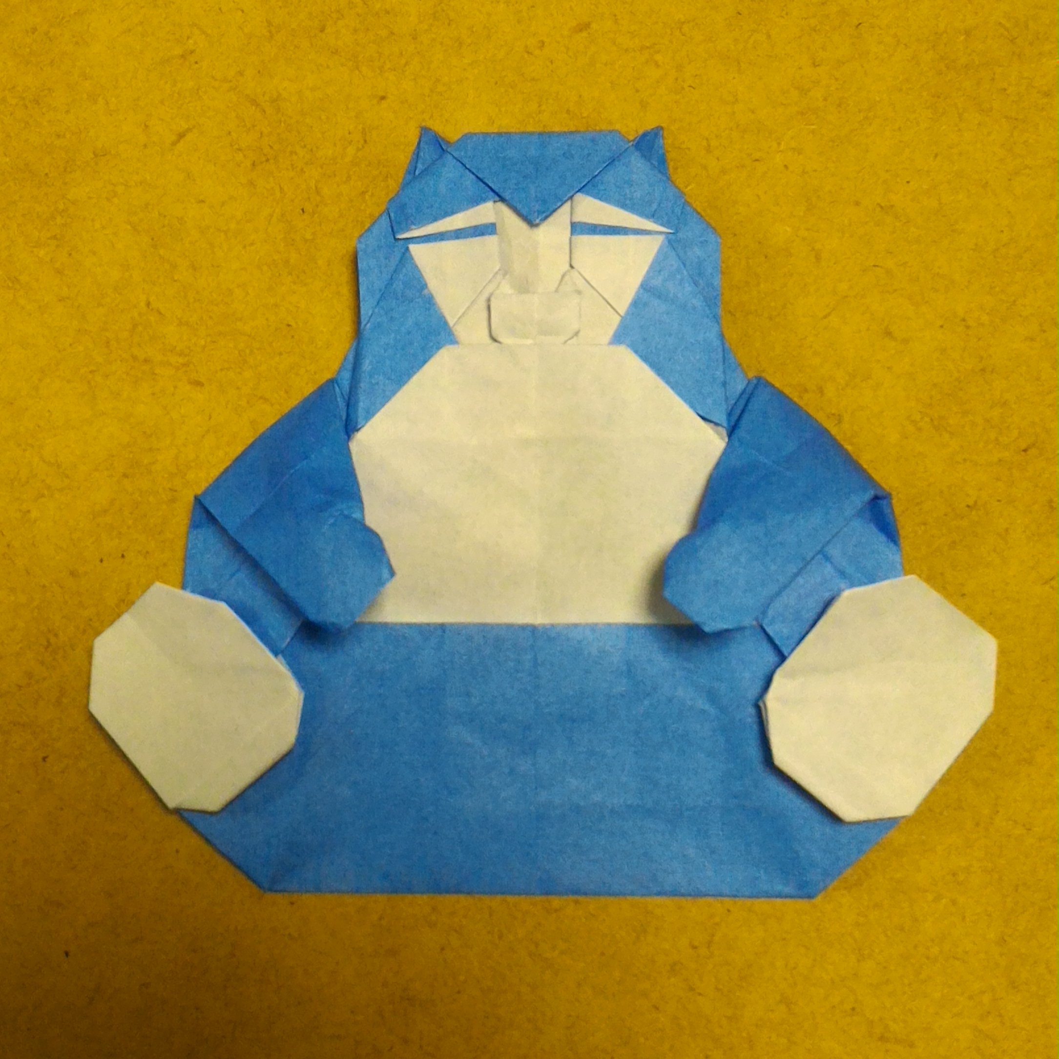ま サ き Pa Twitter はちけんさん Hachiken Folder のカビゴンを藍色で折ってみた 貼り合わせで色違いにしたいけど 展開図から折るのはは口周りが厳しそう 色温度変えて撮ると良い感じ 原色だと 初期設定の ラえもん ポケモン 折り紙作品