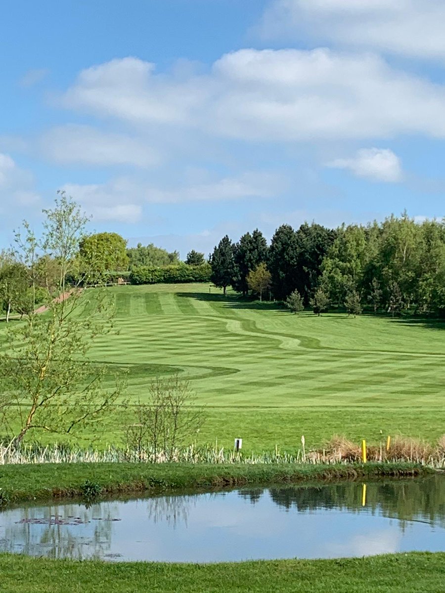 LeedsGolfCentre's tweet photo. Ahh we don't want to rub it in but thought you'd want to see how beautiful the course is looking today basking in the sunshine - can you guess which hole thisΒ is?
#LGC #golfcoursegoals #golfinleeds #golfinyorkshire #beautifulgolfcourse #golf #golfcourses https://t.co/0DptxwgIt7