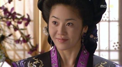 KdramaAddict14's tweet photo. Day 15 💜
Best Villain
#Mishil - I consider her the best since even if she was annoying as hell, she had her limits. Her love for her country is one thing that made her surrender all her greed. #GoHyunJung suits this role very well 👊 p. S. Her smile 😡😂#QueenSeonDeok https://t.co/x7pvUp8YAG