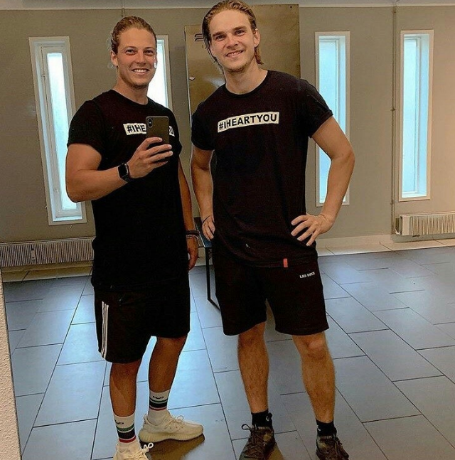 Un peu de sport ça ne fait de mal à personne! 
Et puis les guerriers doivent s'entretenir haha. 🏋️