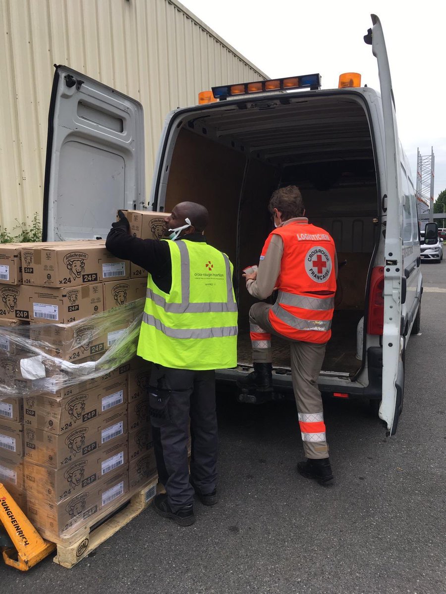 CroixRouge78's tweet image. ❤️Un grand #merci @belcorporate pour son don qui va venir compléter nos distributions alimentaires ! On plus que jamais besoin de vous...
#COVID19 #lavachequirit #solidarite