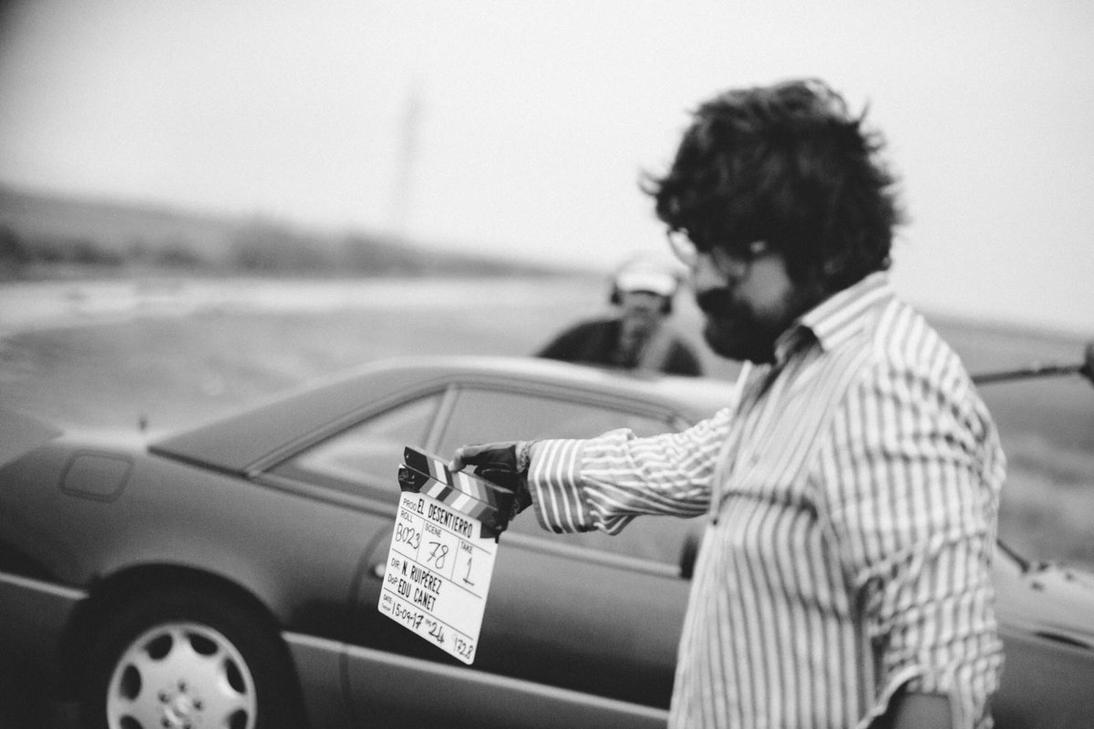 TurismeVlc's tweet photo. 🎬 #Valènciaalapantalla: 'El Desentierro' de @nruiperez. Cine negro valenciano hecho en #València 🚬💶🕵️‍♂️ Compartimos imágenes del rodaje de Jaume Verdú 
Película con la que colaboró la Film Office de @valenciaturismo https://t.co/XSP4P3bco4