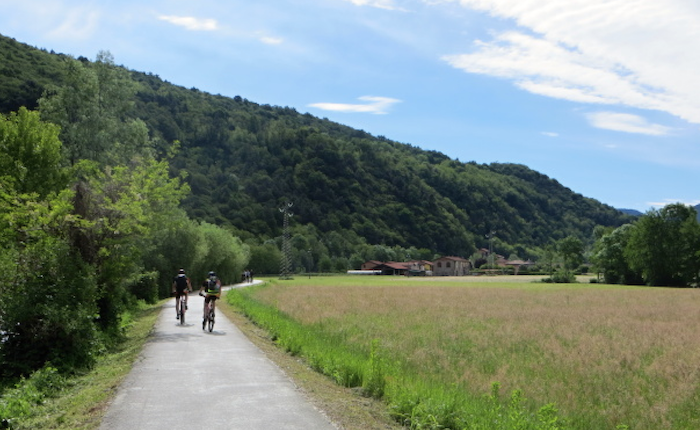 LuinoNotizie's tweet photo. Da #Luino a #Cuveglio, pista ciclabile chiusa tra polemiche e sportivi indisciplinati
https://t.co/84G2Ig7A70
#Coronavirus #AltoVaresotto #Sport #Fase2 https://t.co/avq0YbKy6U
