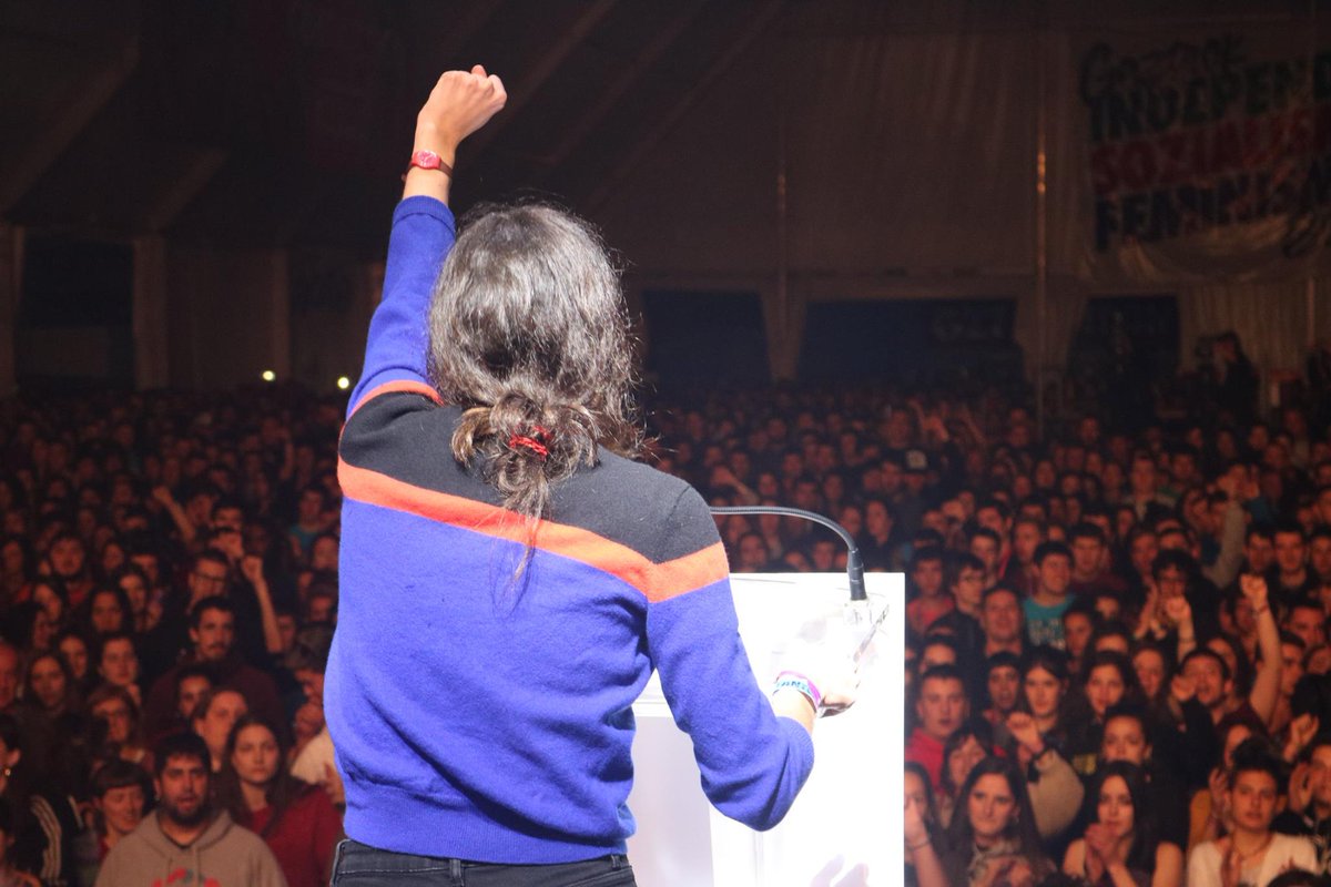 ernaigazte's tweet photo. 4️⃣1️⃣ urte bete dira gaur Jarrai gazte antolakundea sortu zenetik.

Belaunaldiz belaunaldi, Euskal Herri aske, sozialista eta feminista baten alde antolatu eta borrokatu gara milaka gazte.

Lekukoa hartuta, bulkada berriz beteta gatoz!

#GoraEuskalGazteria ... eta segi aurrera✊ https://t.co/W7XqsX3eWL