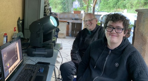 Corse_Matin's tweet photo. Cervioni : l'ultima per DJ Camellu à u balcone
https://t.co/pN7rlxOqUl https://t.co/S40SsFLuj7
